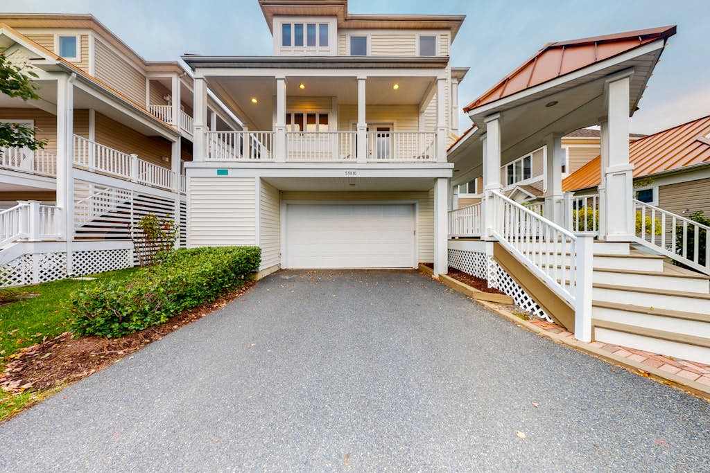 Sea Colony Tennis house with sauna pool gym & basketball court