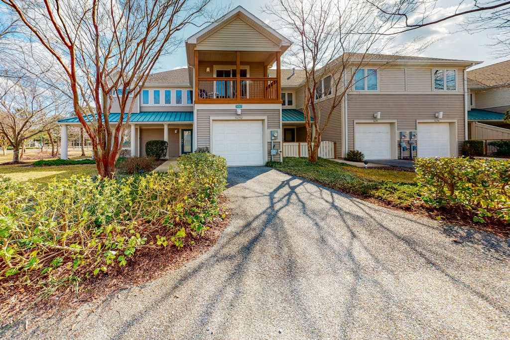 Sea Colony Tennis townhouse with basketball court gym & tennis court