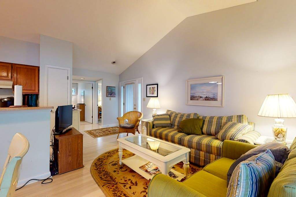Sea Colony Tennis 1st floor condo with sauna & basketball court & tennis court