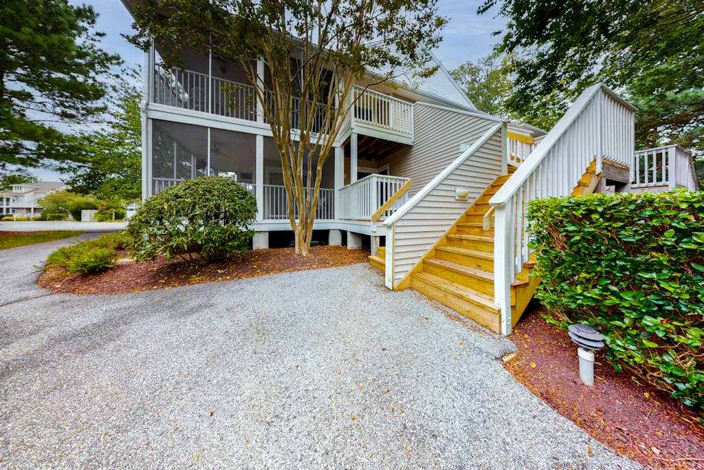 Sea Colony Tennis 2nd floor condo with pool tennis court & basketball court