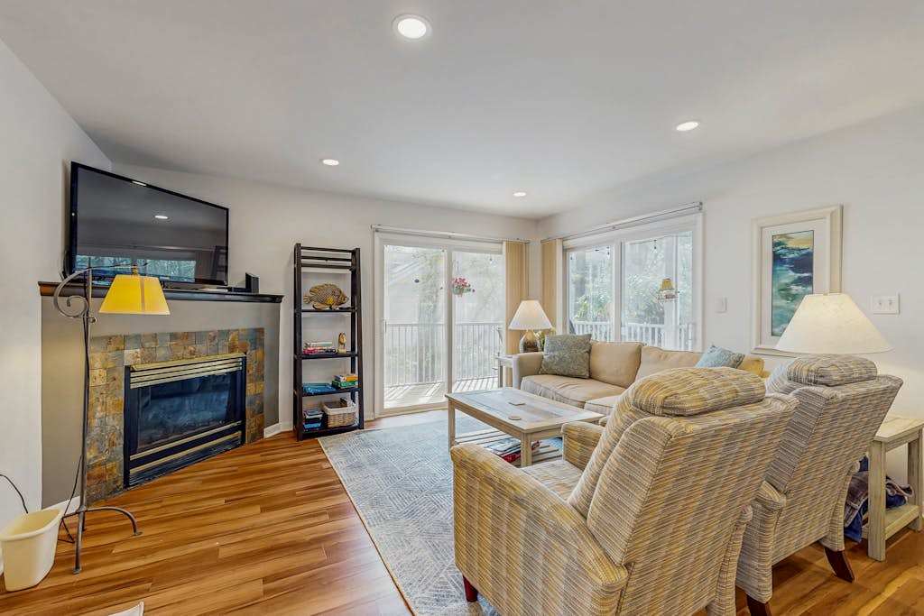 Br& new kitchen for 2025 wrap around porch & easy access to private beach
