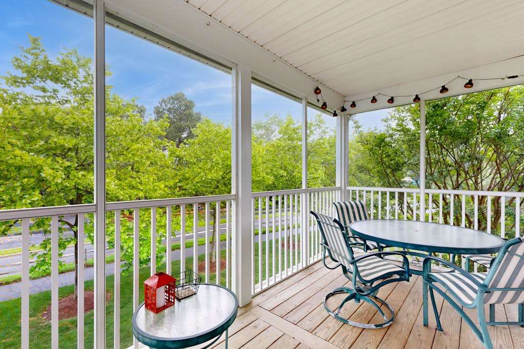 Sea Colony Tennis 2nd floor condo basketball court & sauna