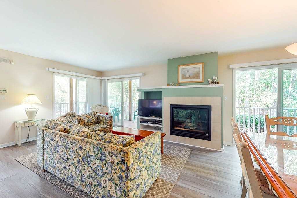 1st floor Sea Colony Tennis condo with sauna & pool