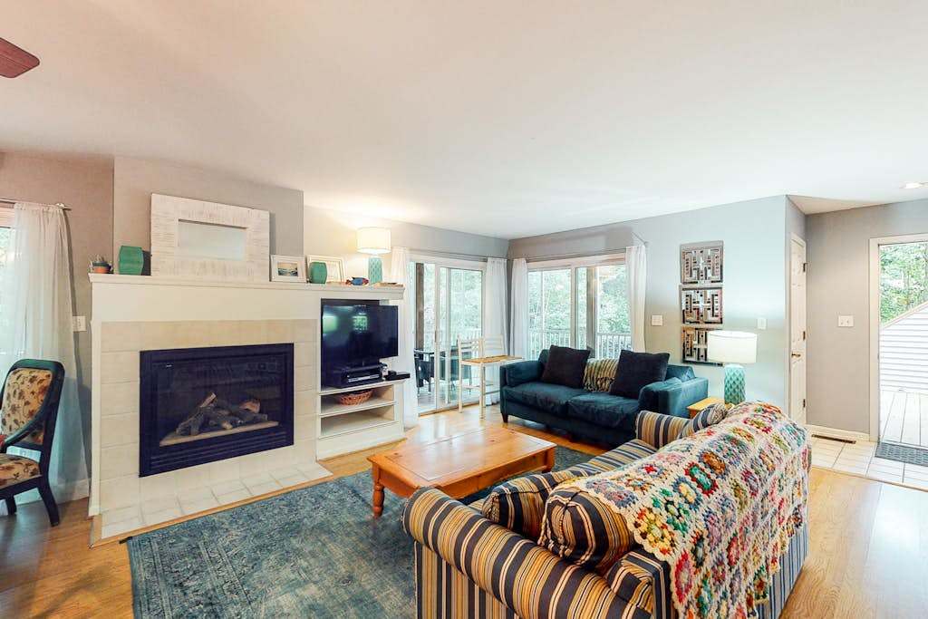Sea Colony Tennis 1st floor condo with basketball court & tennis court