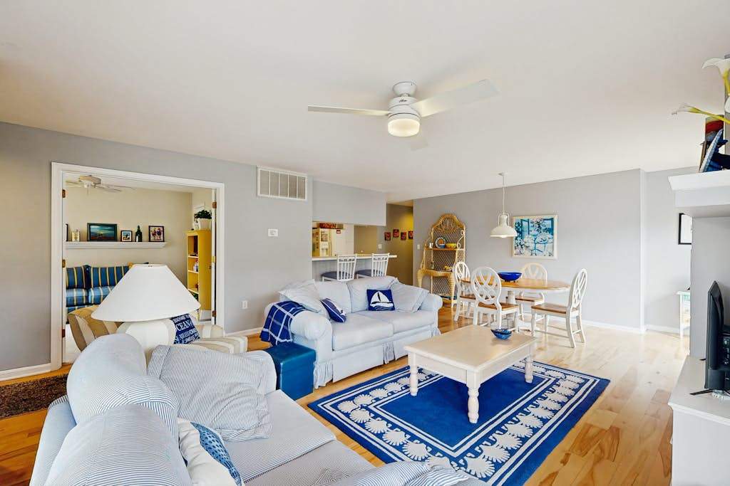 Sea Colony Tennis 1st floor condo sauna & pool