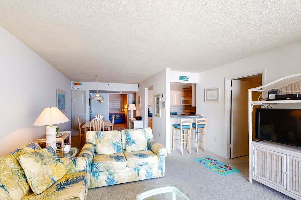 Sea Colony Ocean 7th floor condo with pool shared sauna & gym