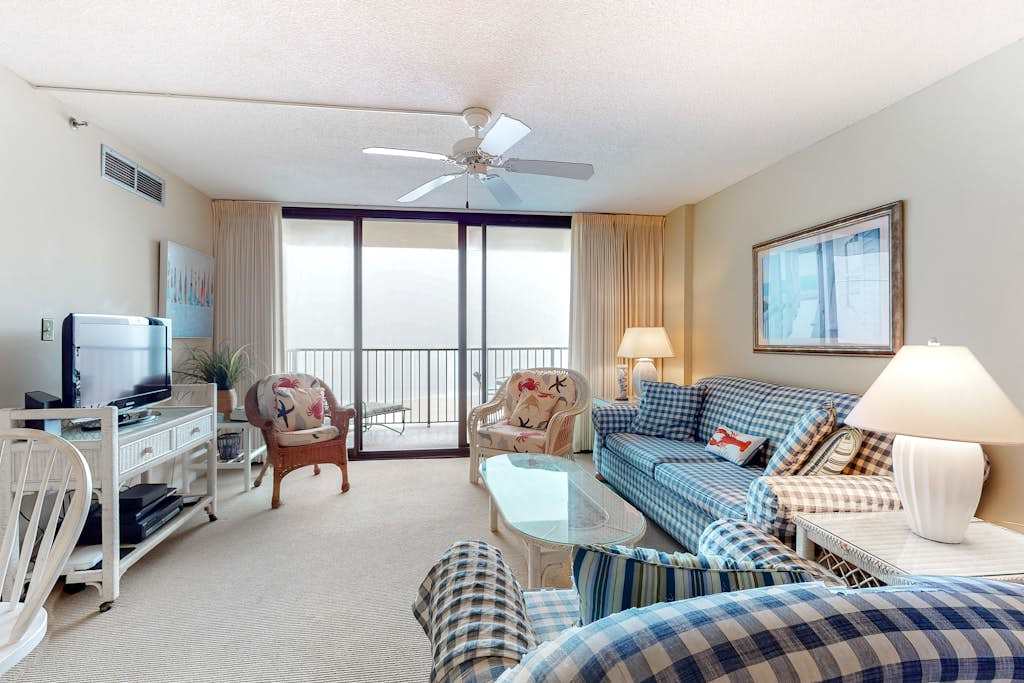 Sea Colony Ocean 8th floor condo with free WiFi shared sauna & tennis court