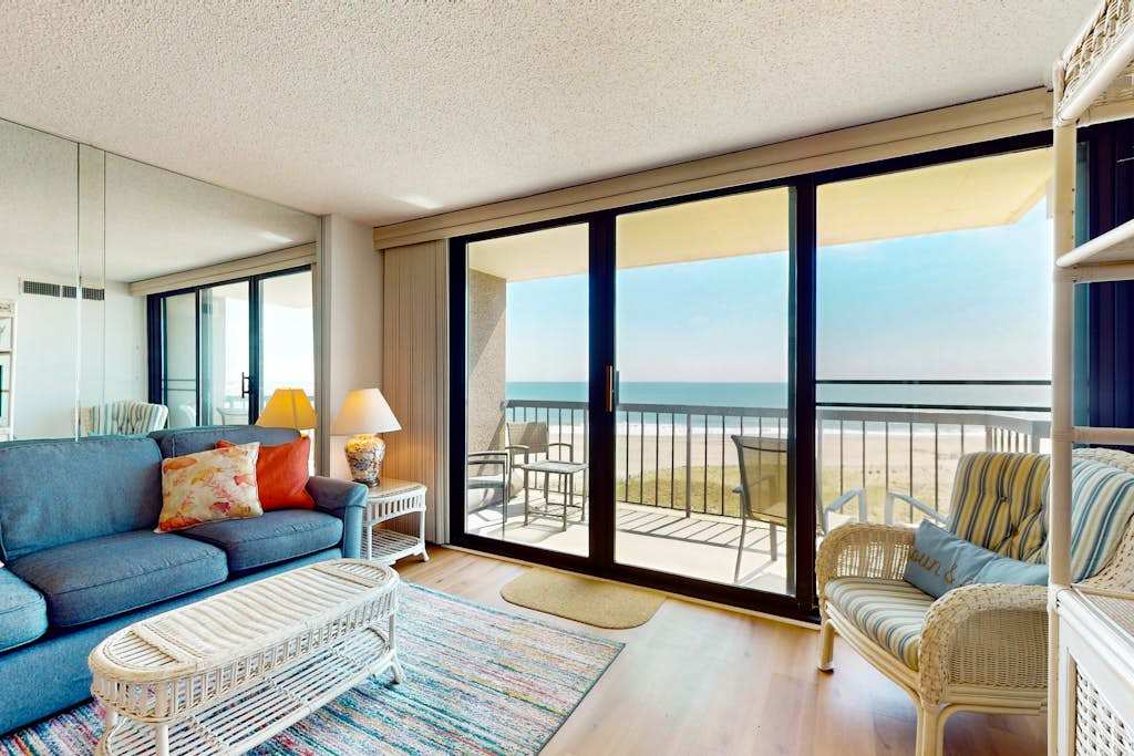 Sea Colony Ocean 4th floor condo with gym sauna & balcony