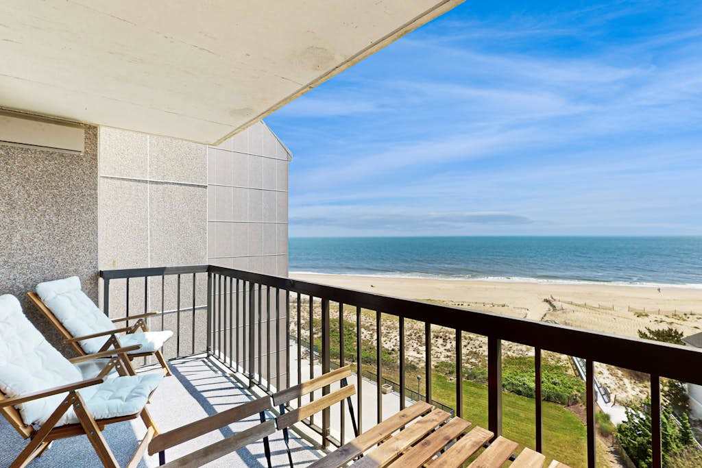 Sea Colony Ocean 7th floor condo with basketball court pool & elevator