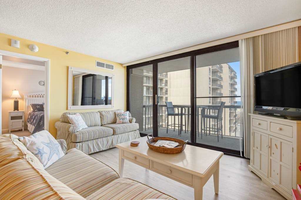 Sea Colony Ocean 5th floor condo with gym elevator & free WiFi