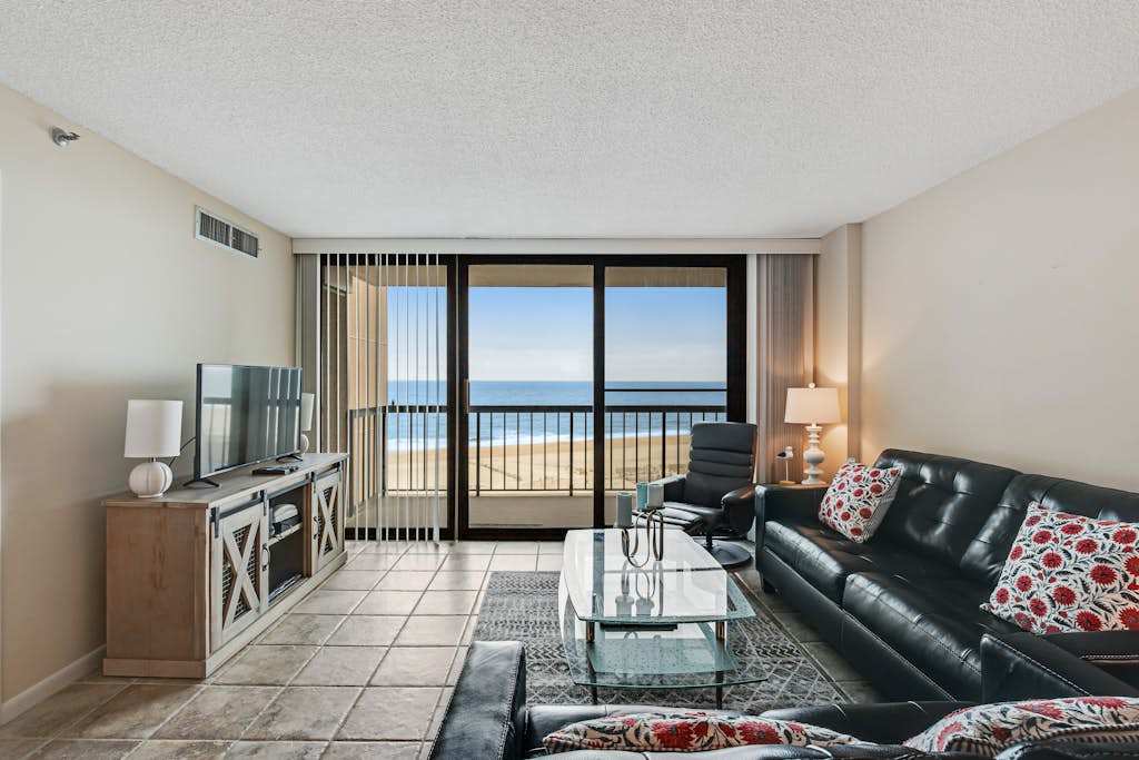 Sea Colony Ocean 7th floor condo with tennis court balcony & elevator