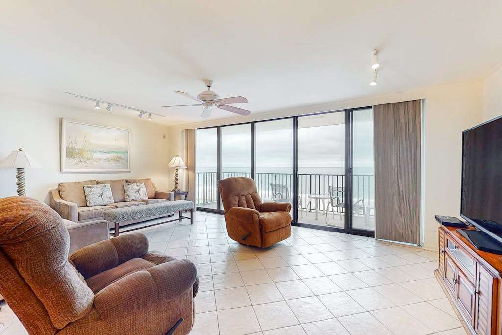 Sea Colony Ocean 9th floor condo with balcony gym & free WiFi