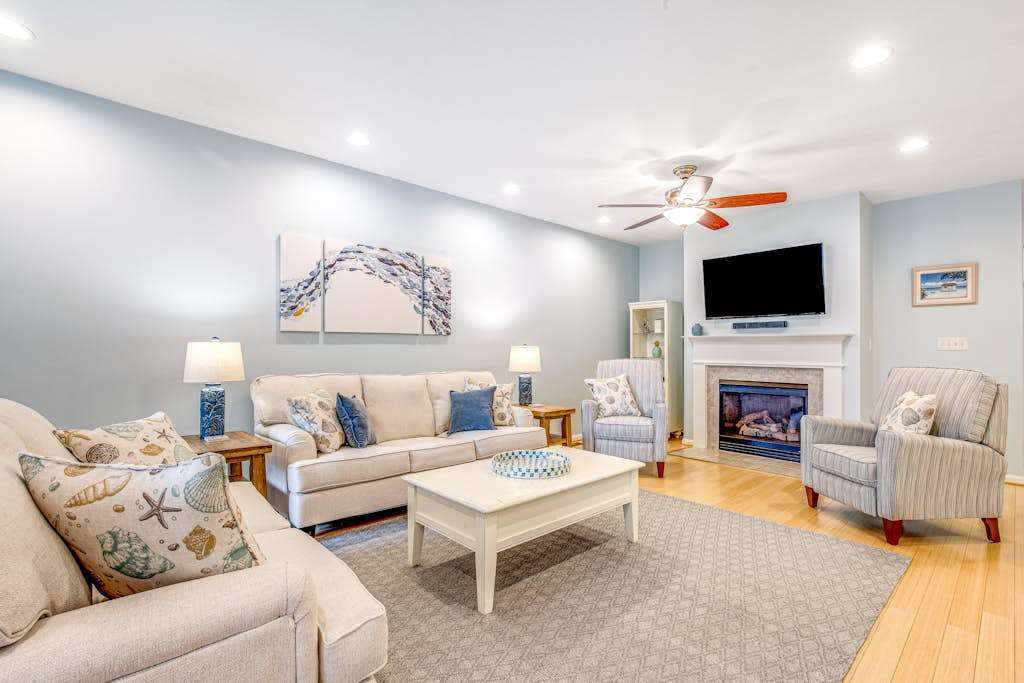 Bayside Resort townhouse with golf on site pool access fireplace & central AC