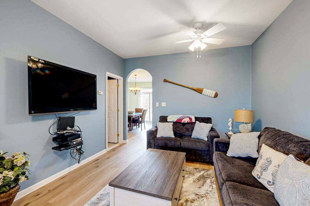 Bayside Resort townhouse with private gas grill & golf on site