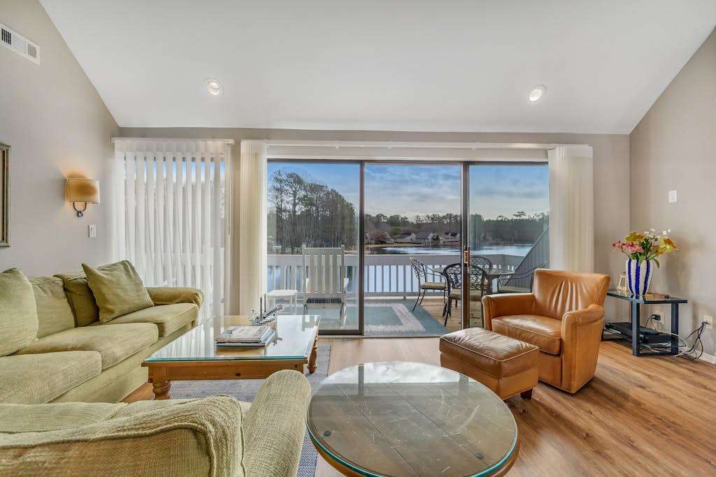 2nd floor Sea Colony Tennis condo with pool sauna & basketball court