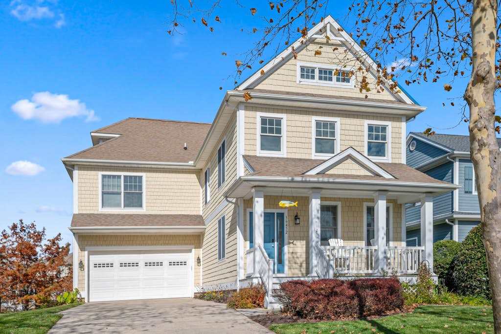 Bayside Resort house with pool hot tub gym basketball court & golf on site