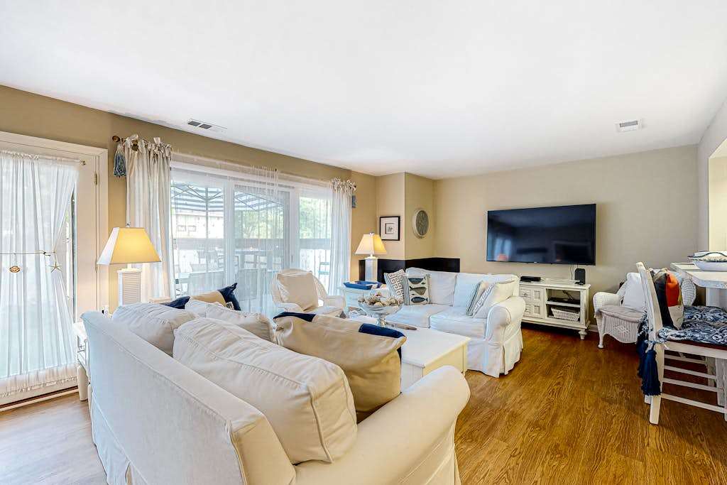 Sea Colony Tennis townhouse with pool basketball court gym & free WiFi