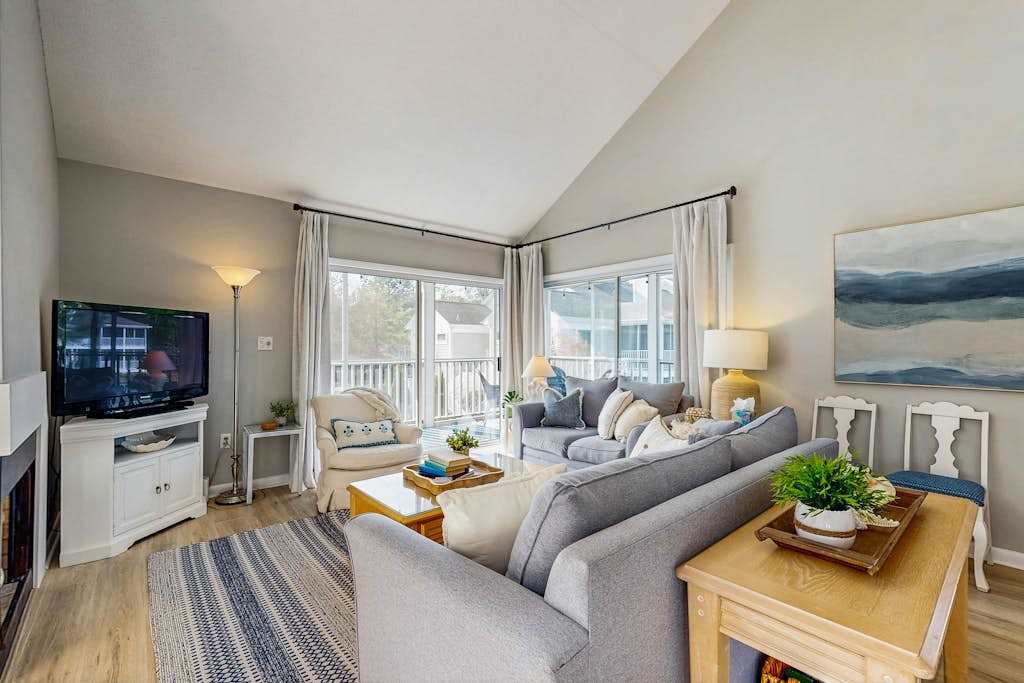 Sea Colony Tennis 2nd floor condo with shared pool hot tub pickleball courts gym