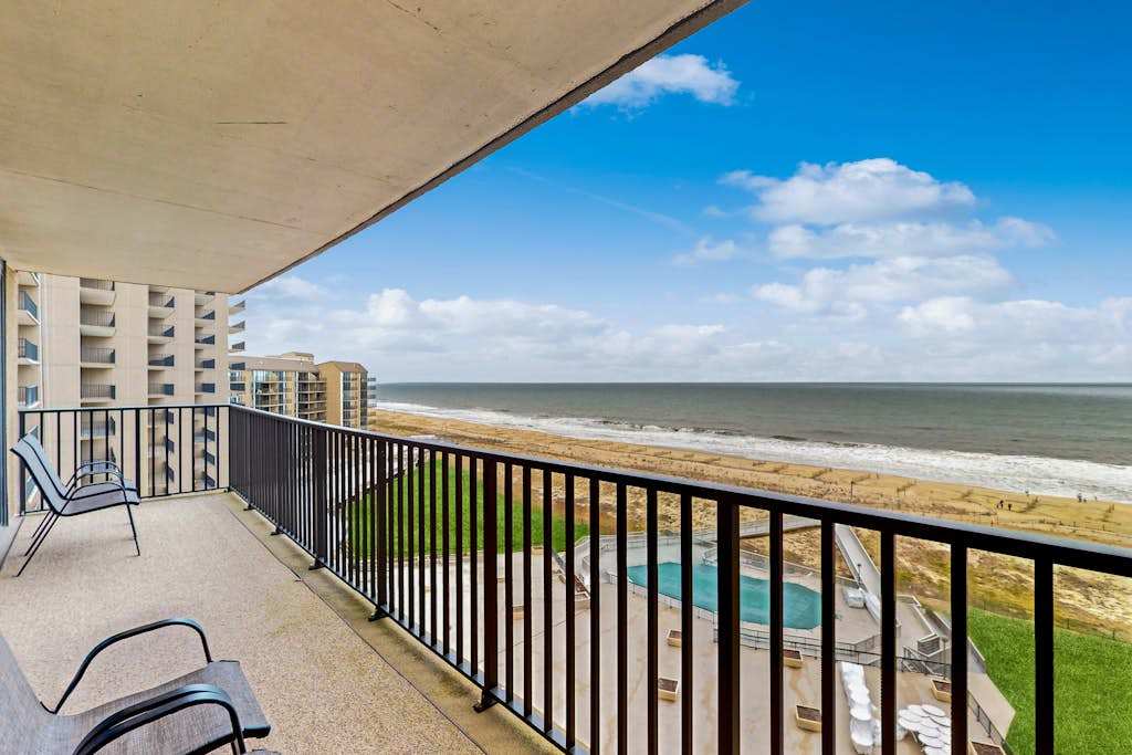 Sea Colony Ocean 8th floor condo with elevator tennis court & shared sauna