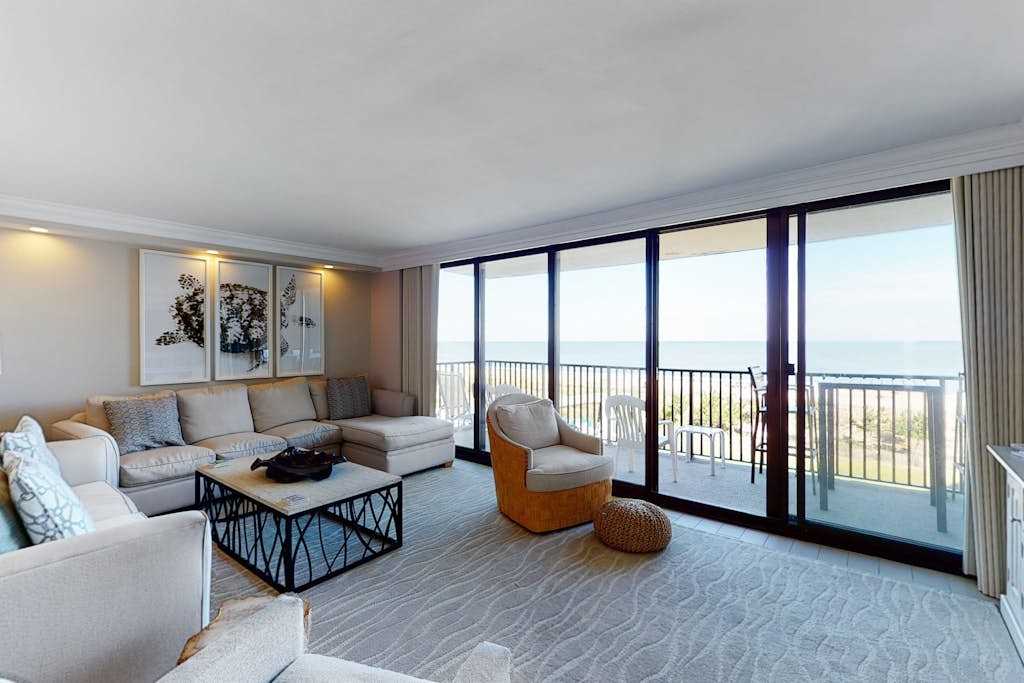 Sea Colony Ocean 4th floor condo with balcony tennis court & free WiFi