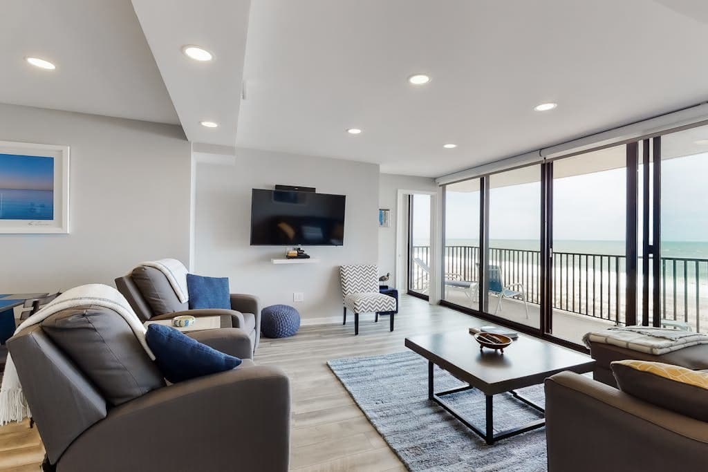 Sea Colony Ocean 7th floor condo with free WiFi tennis court & elevator