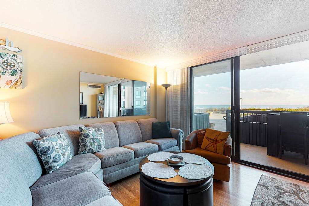 Sea Colony Ocean 1st floor condo with tennis court free WiFi & elevator