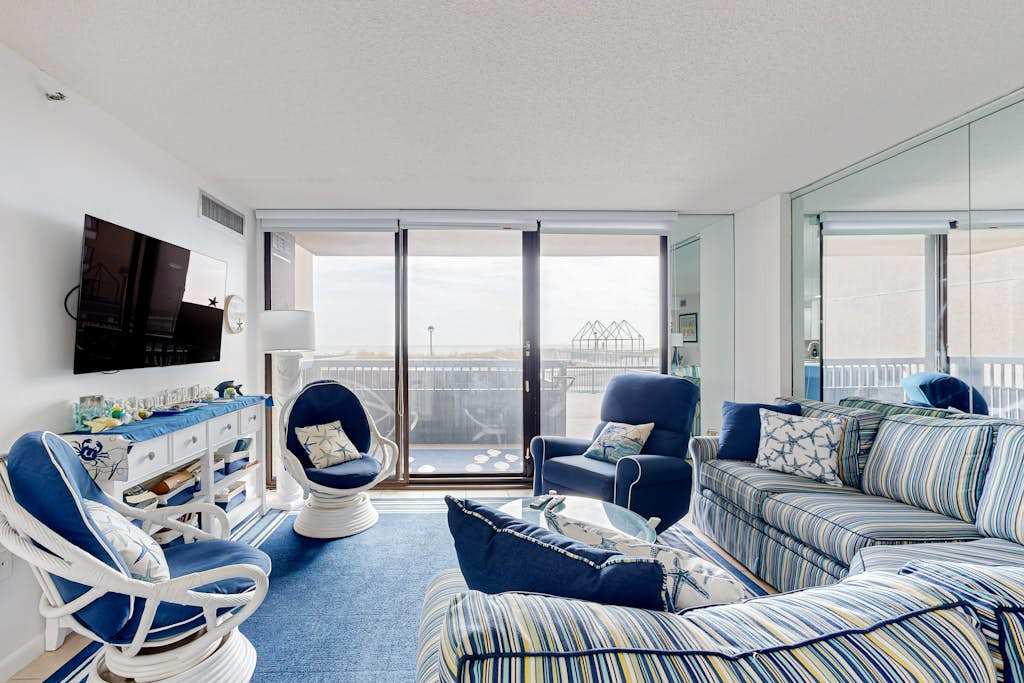 1st floor Sea Colony Ocean condo with gym sauna & pool