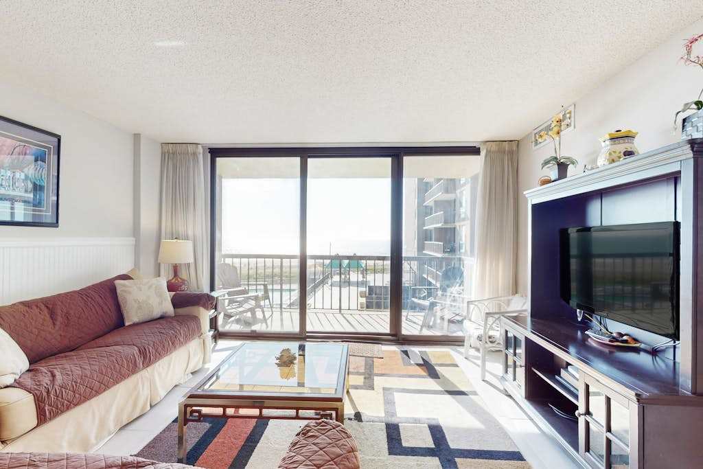 Sea Colony Ocean updated 3rd floor condo with pool & tennis court