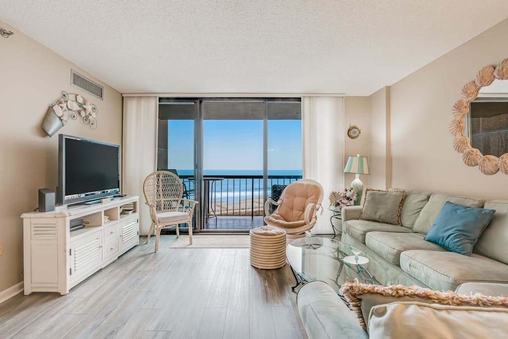 Sea Colony Ocean 6th floor condo with shared sauna elevator & free WiFi