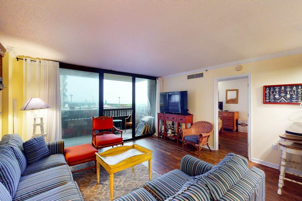 Sea Colony Ocean 1st floor condo with basketball court free WiFi & shared sauna