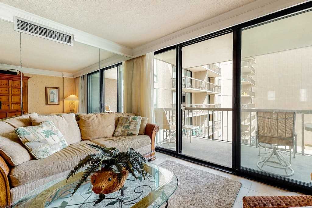Sea Colony oceanfront 4th floor condo with elevator