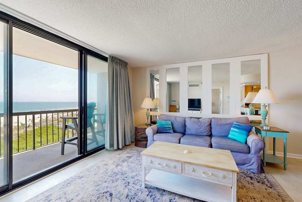 Sea Colony Ocean 4th floor condo with free WiFi gym & pool