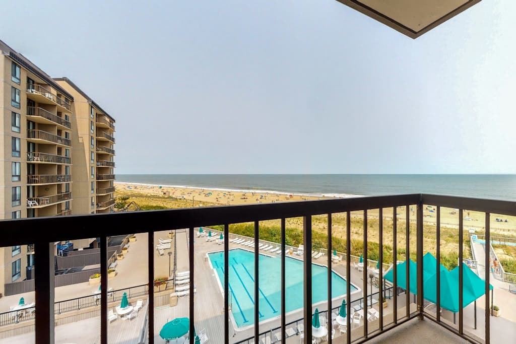 Sea Colony Ocean 5th floor condo with pool balcony & gym
