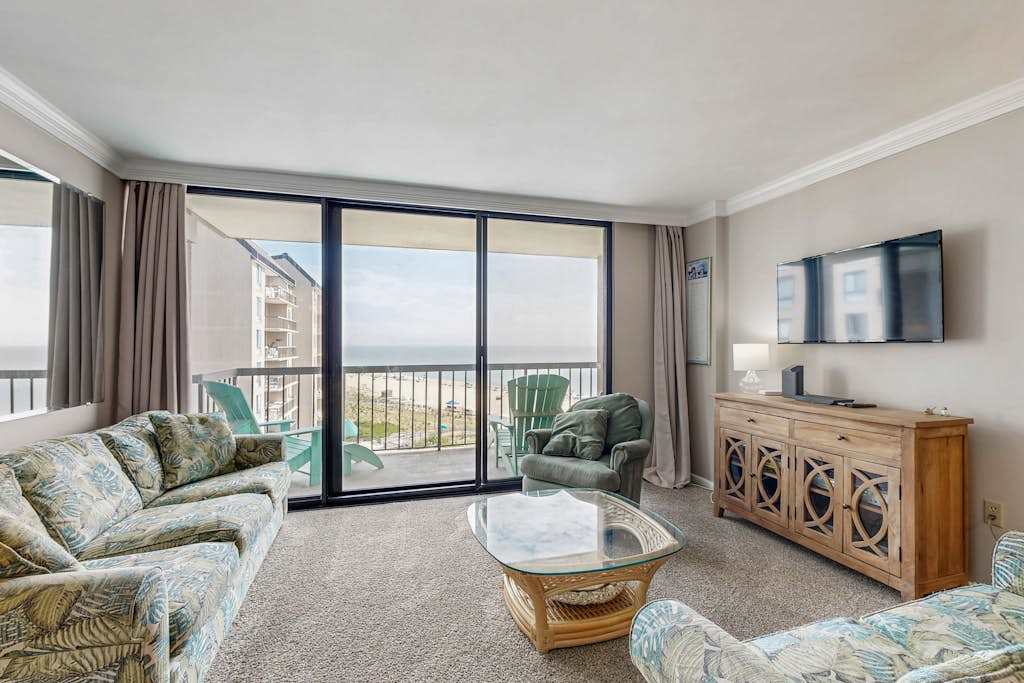 Sea Colony oceanfront 7th floor condo with free WiFi & elevator