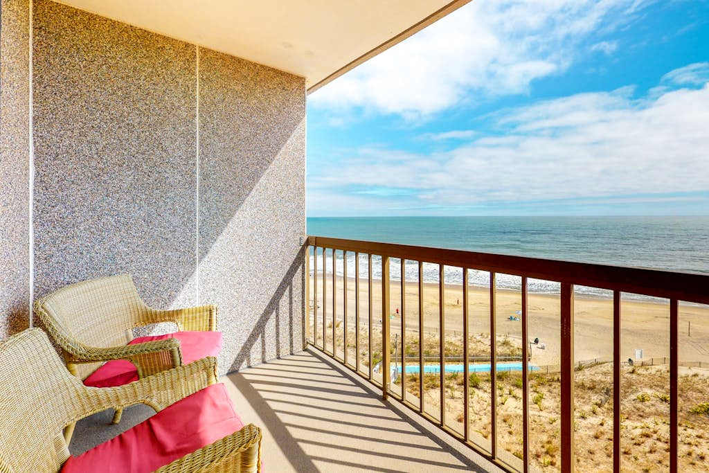 Sea Colony Ocean 8th floor condo with gym tennis court & balcony