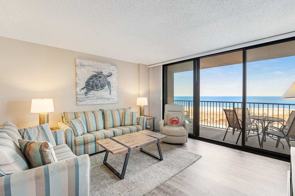 Sea Colony Ocean 4th floor condo with free WiFi balcony & pool