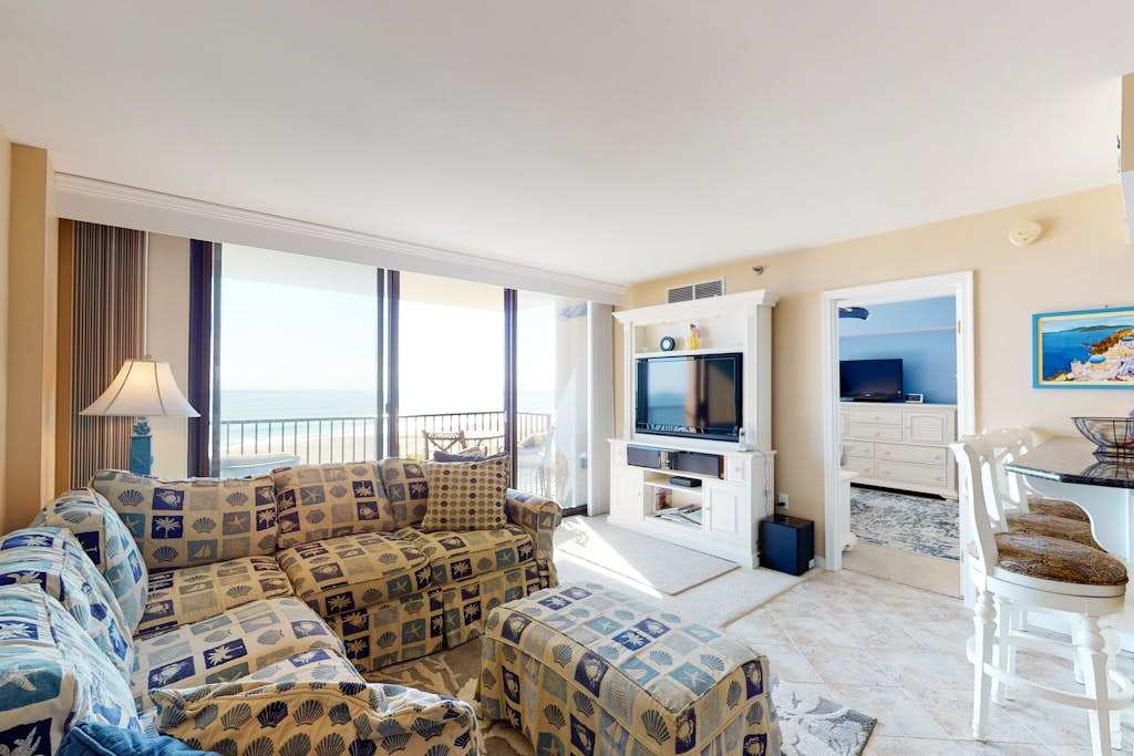 Sea Colony Ocean Fifth Floor Condo with Hot Tub Pool & Basketball