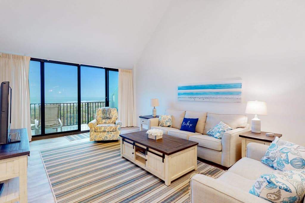 Sea Colony 2nd floor condo with shared sauna basketball court & gym