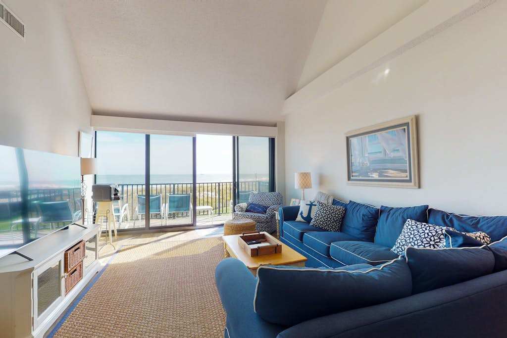 Sea Colony 2nd floor condo with pool & basketball court