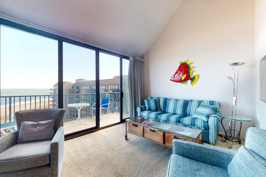 Sea Colony 9th floor oceanview condo with elevator & balcony