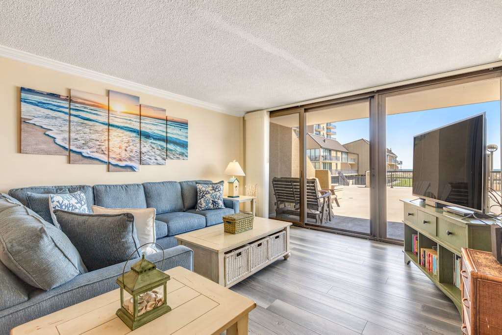Sea Colony Ocean 1st floor condo with elevator pool & basketball court