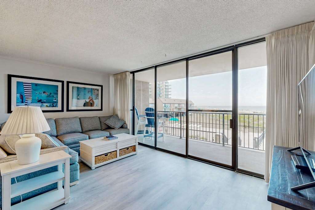 Sea Colony Ocean 2nd floor condo with elevator & gym near beach