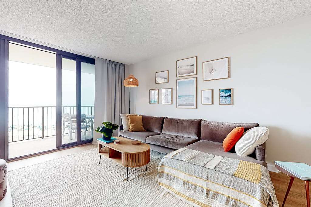 Sea Colony Ocean 7th floor condo with indoor & outdoor pools tennis & gym access