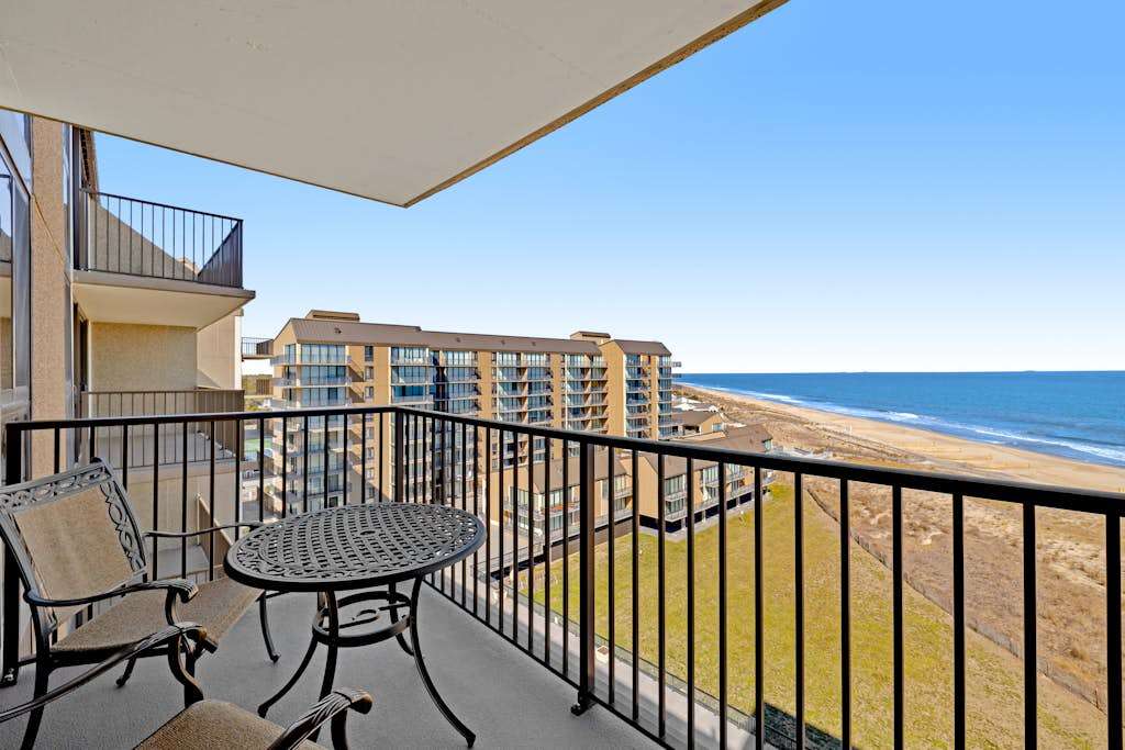 Sea Colony Ocean 8th floor condo with pool free WiFi & basketball court