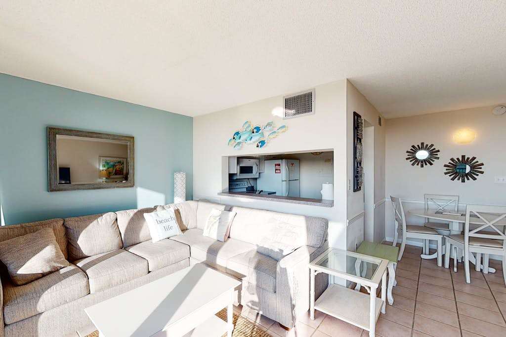 Sea Colony Ocean 1st floor condo with basketball court tennis court & WiFi