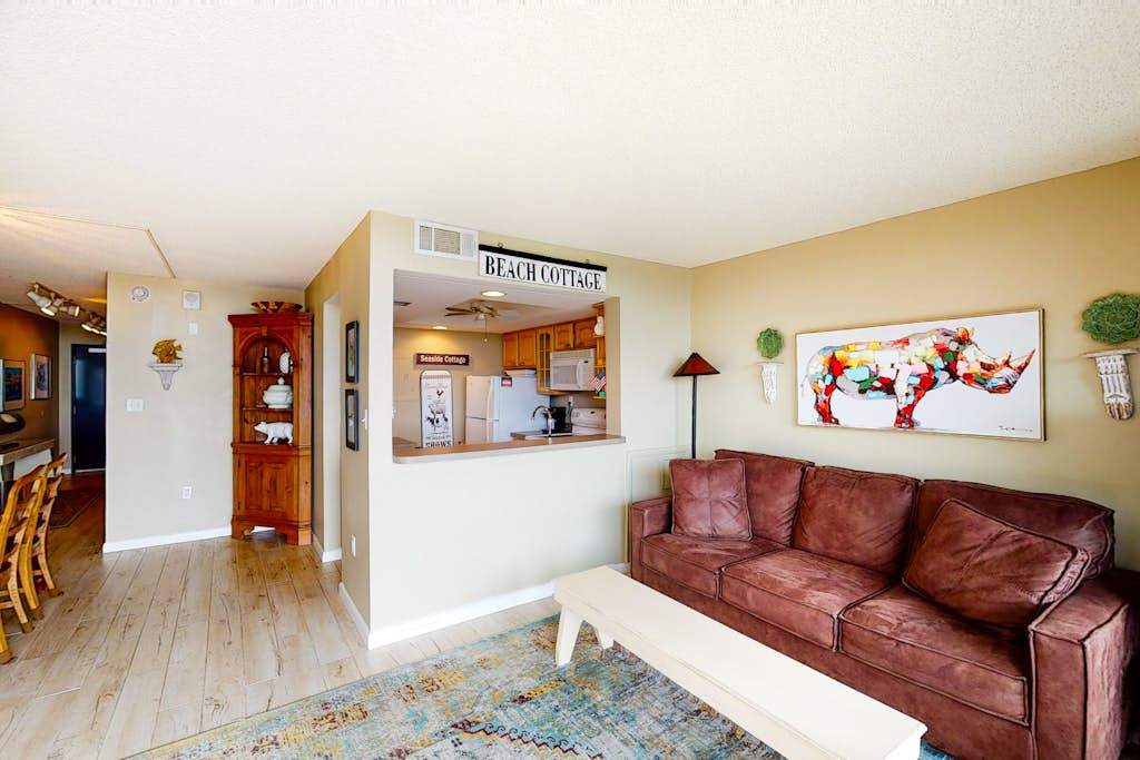 Sea Colony Ocean 1st floor condo with pools private beach & free WiFi