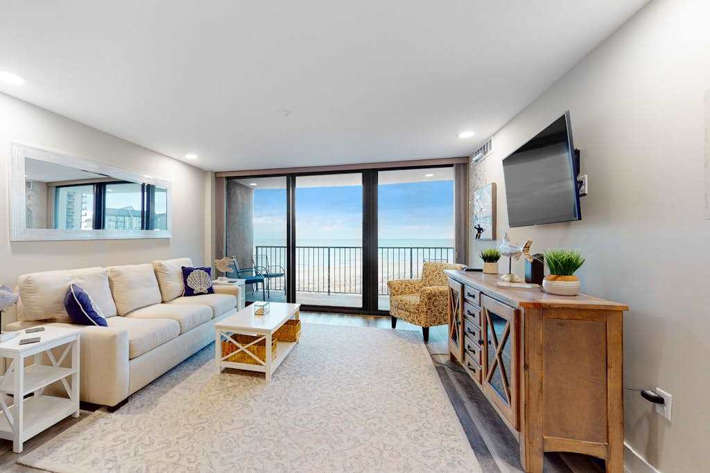 Sea Colony 6th floor condo with elevator pool & shared sauna