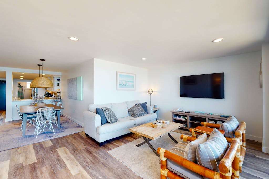 Sea Colony Ocean 11th floor condo with free WiFi tennis court & basketball court
