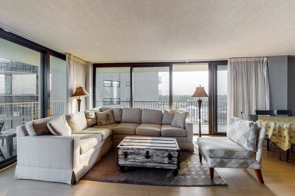 Sea Colony 7th floor condo with shared basketball court balcony & ocean view