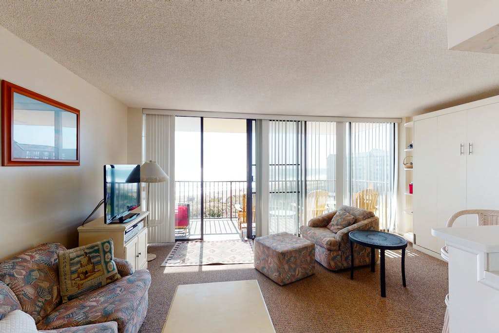 Sea Colony 7th floor condo with shared basketball court elevator & ocean view